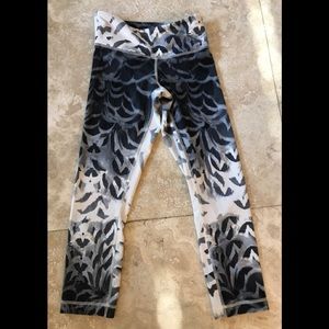 Lululemon cropped pants